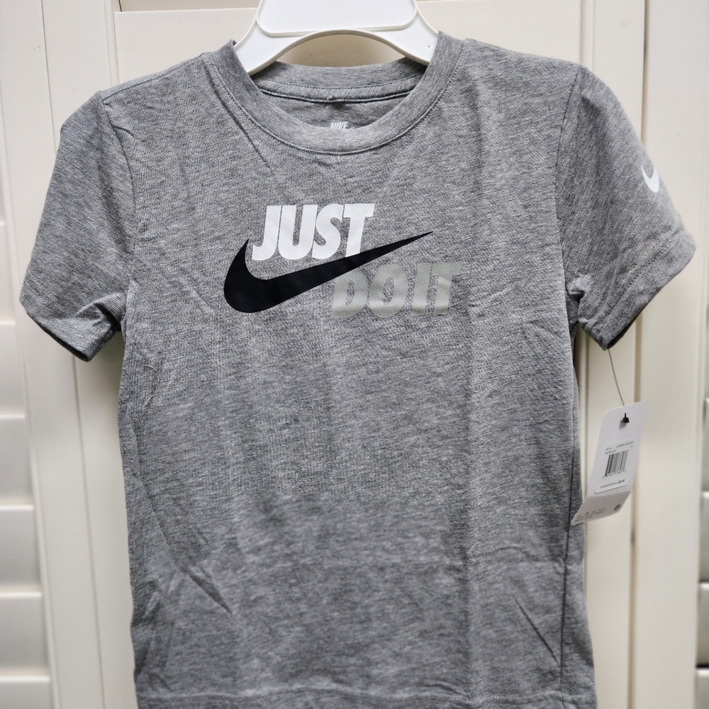 ๐๏ธ Nike Tee - Picture 3 of 5
